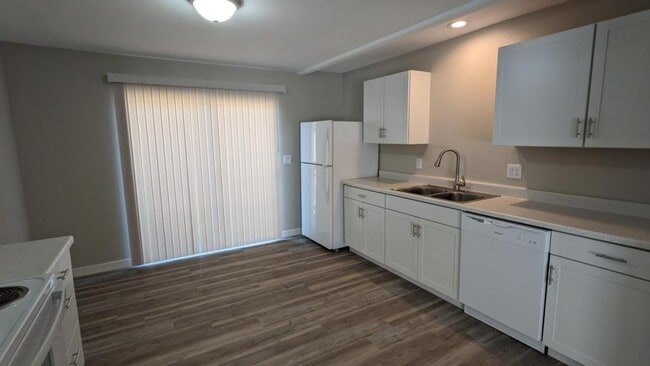 Building Photo - 3965 Hayesville Dr NE