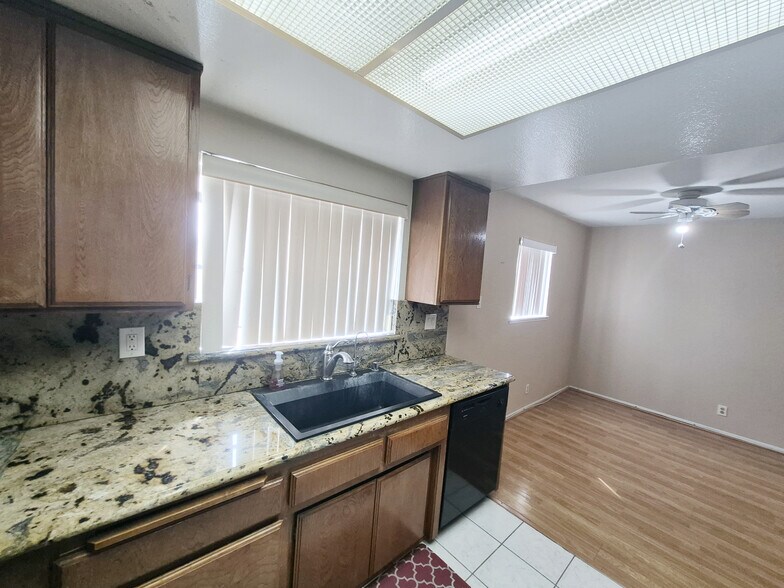 Building Photo - 1836 E Huntington Dr