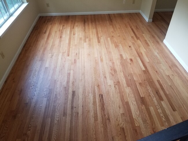 Building Photo - 137 Quince Ln