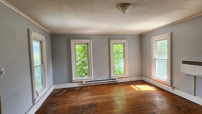 Building Photo - 208 Congress St