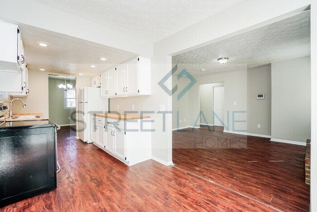 Building Photo - Charming 4 Bedroom in Grove City!