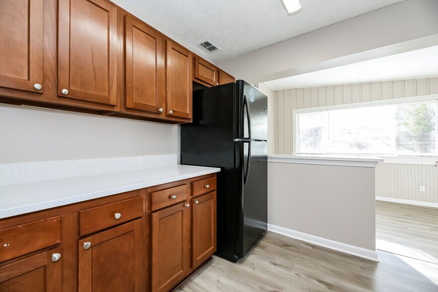 Building Photo - 1104 Le Brun Dr