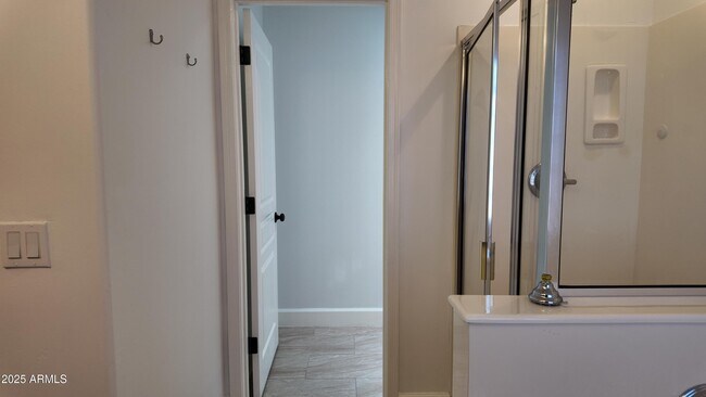 Building Photo - 4414 W Donner Dr