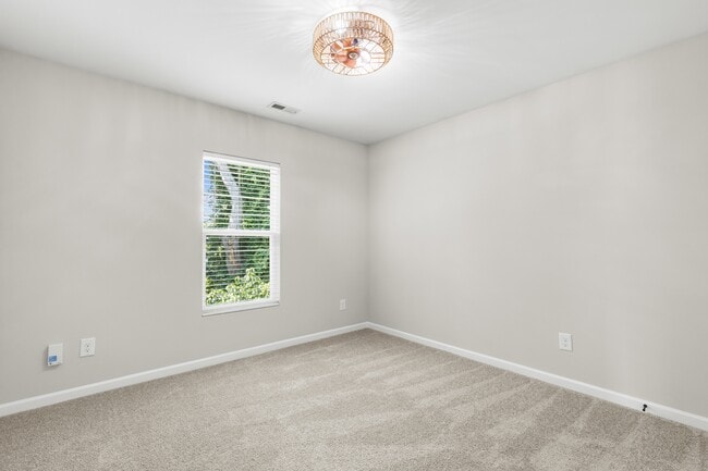 Building Photo - 240 E Quailwood Dr