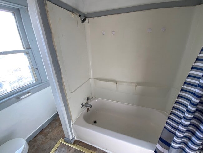 Building Photo - 1308 Lape-