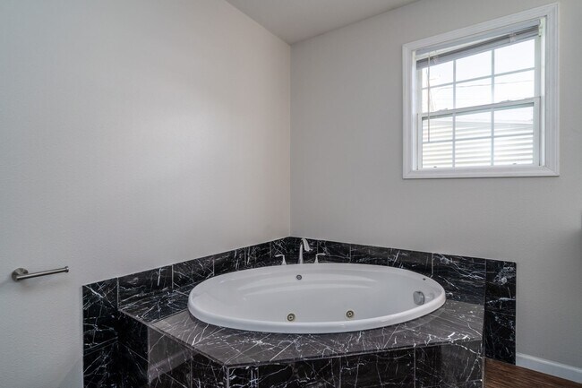 Building Photo - 4 Bedroom, 3 Bathroom Single Family Home