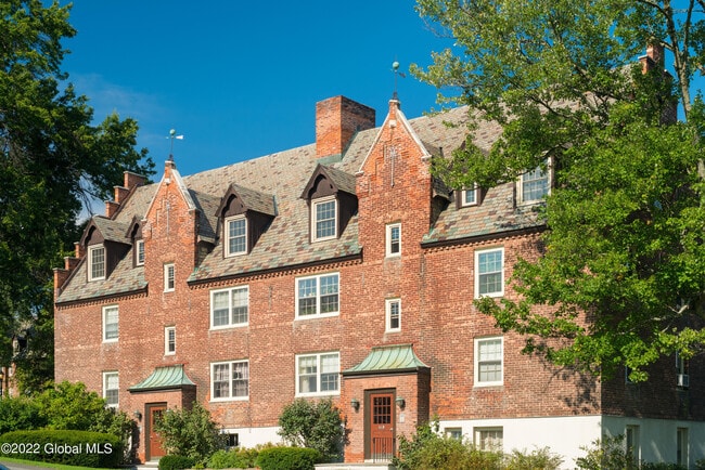 Building Photo - 195 Van Rensselaer Blvd