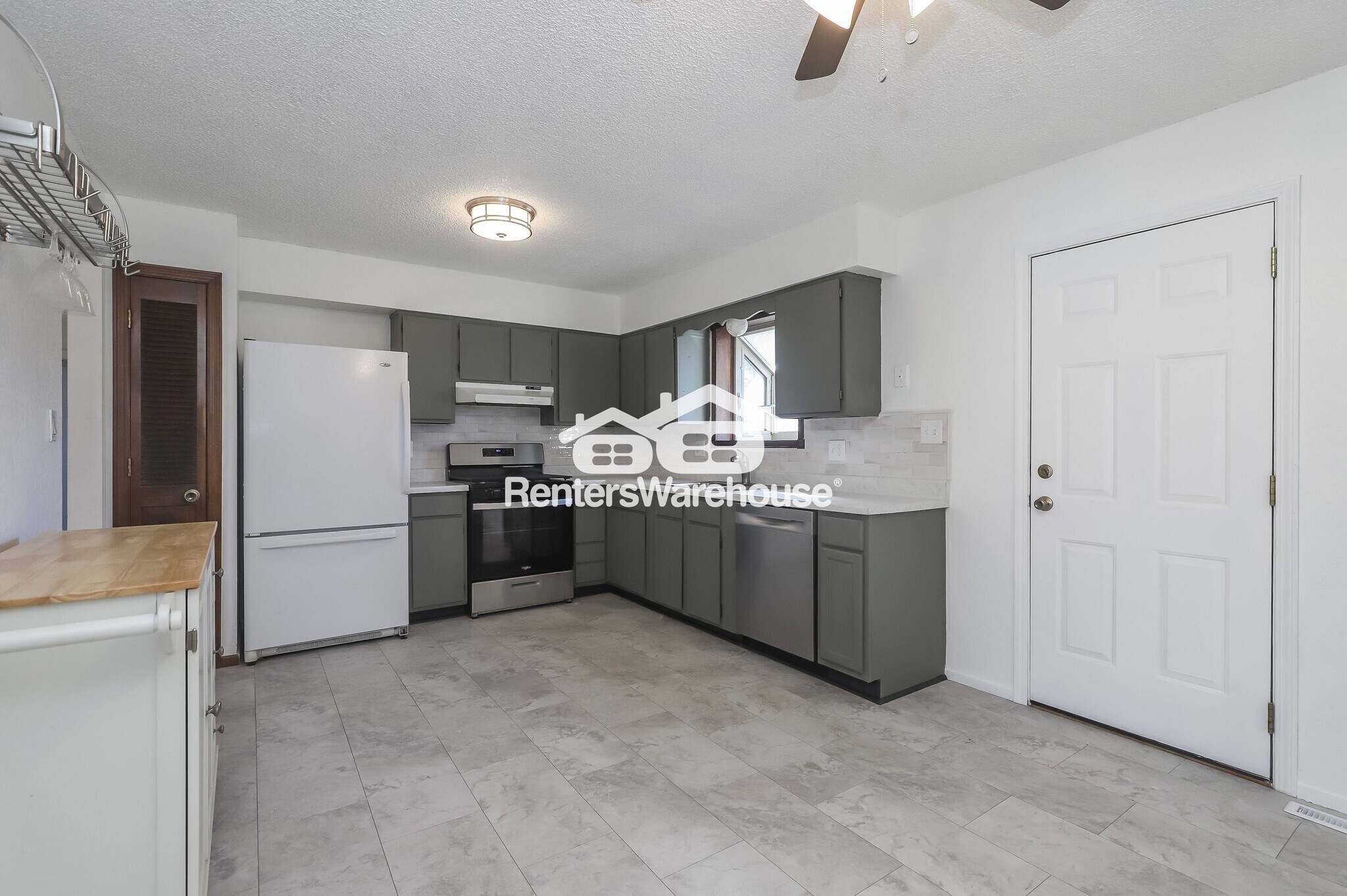 Building Photo - 203 Village Ln