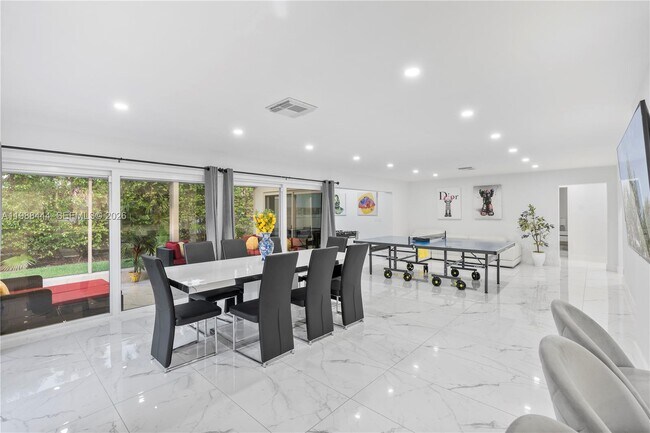 Building Photo - 1247 Jackson St