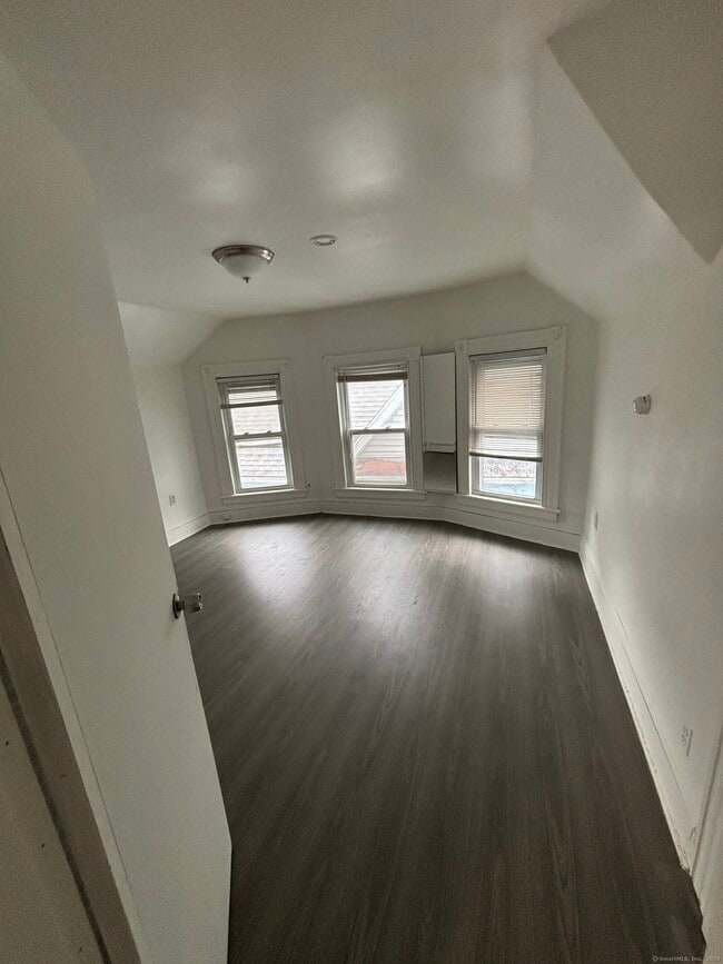 Building Photo - 1275 Howard Ave
