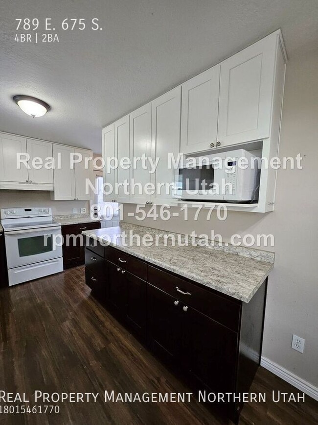 Building Photo - 4 Bedroom 2 Bath Home Now Available in Bri...