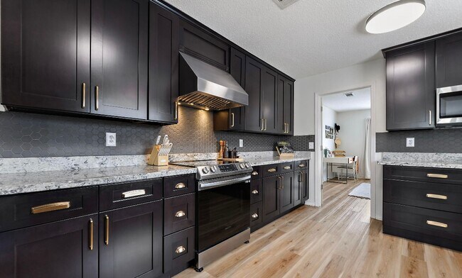 Building Photo - Updated 4 bedroom 2.5 bath home in Ocean Springs!