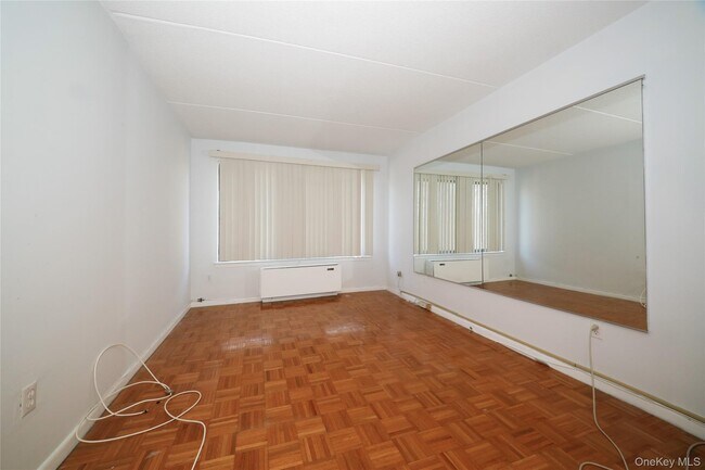 Building Photo - 300 High Point Dr