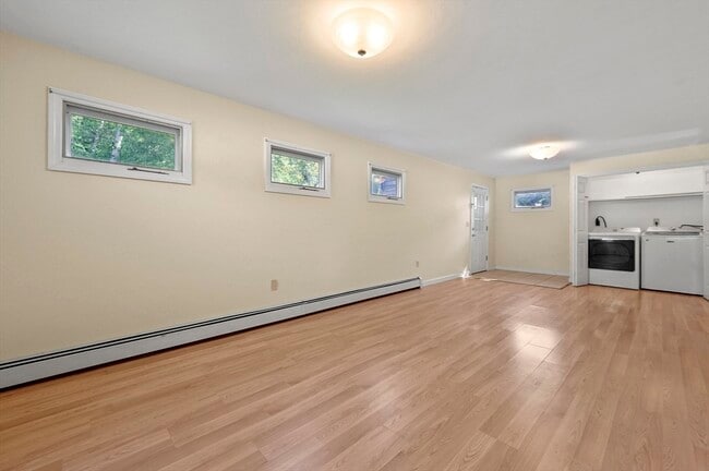 Building Photo - 1337 Pleasant St