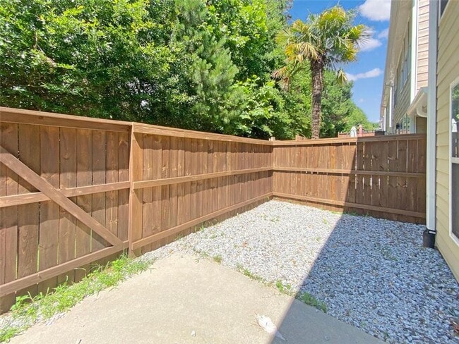 Building Photo - 1232 Gates Cir SE