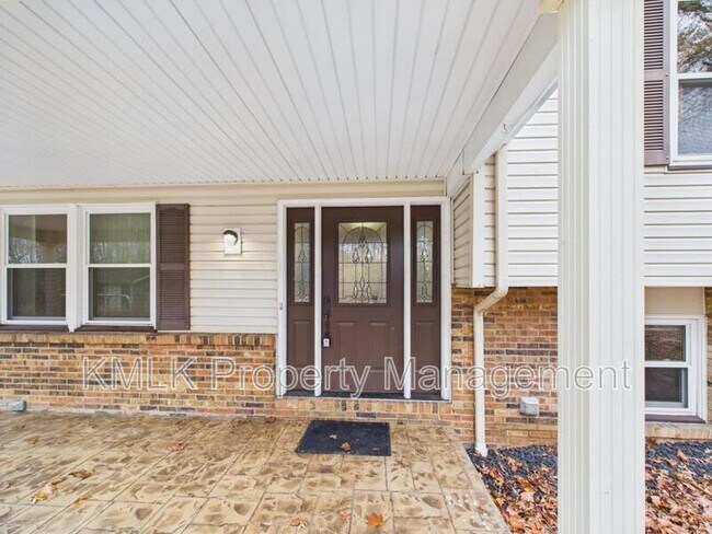 Building Photo - 874 Pleasant St