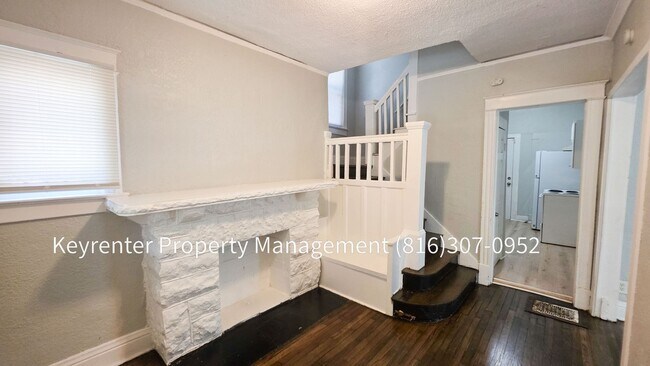 Building Photo - Welcome Home to This Bright & Inviting 4 Bed, 2 Bath