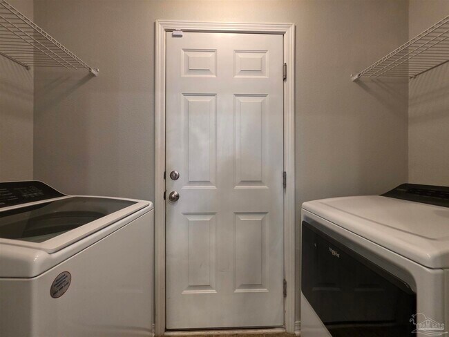Building Photo - 5574 Peach Dr