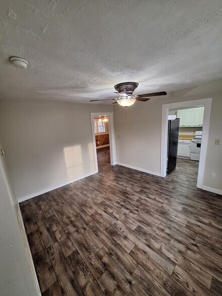 Building Photo - 5771 Seneca Trl S