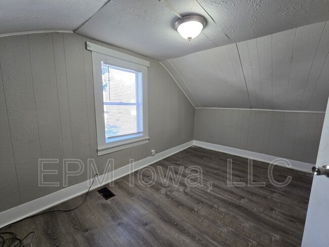 Building Photo - 109 Summit Ave