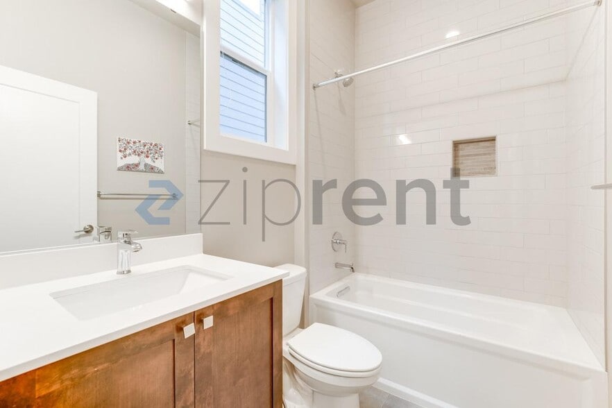 Building Photo - 24308 NE 24th St