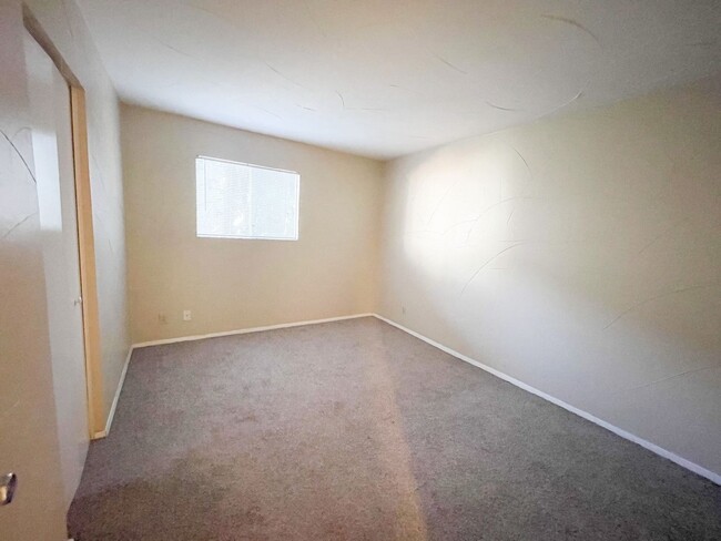 Building Photo - South Austin Condo located in Gated Commun...