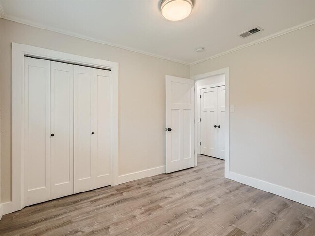Building Photo - 5804 Eureka Dr