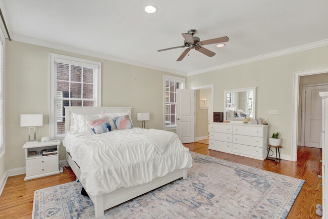 Building Photo - 407 E Hull St