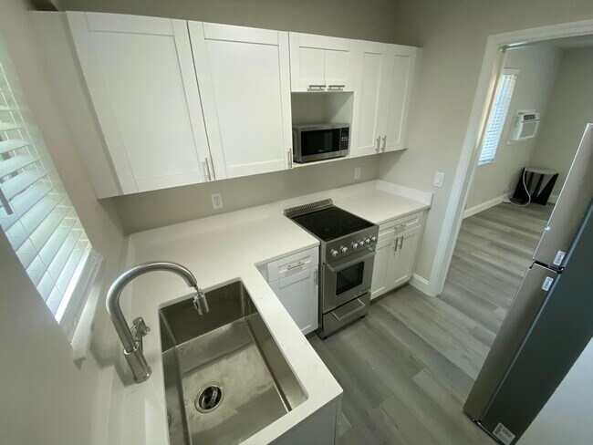 Building Photo - 115 Lucerne Ave