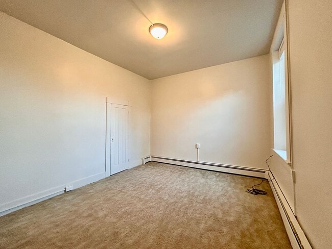 Building Photo - 202 E Main St