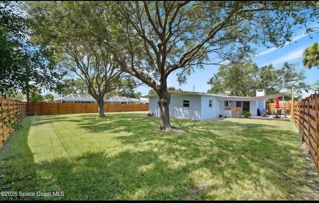 Building Photo - 550 Capri Rd