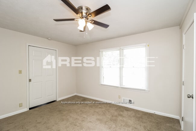 Building Photo - 2931 Birchwood Way SW