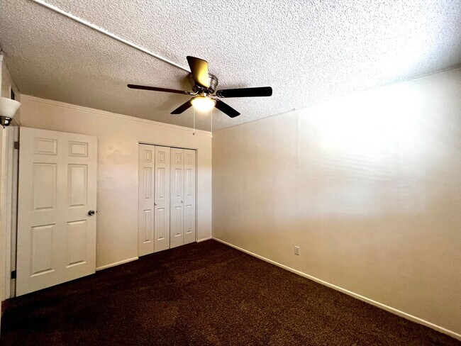 Building Photo - Charming 2 Bedroom Townhome with Private 2...