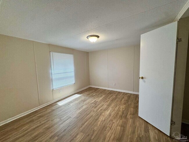 Building Photo - 3992 McCutchin Dr
