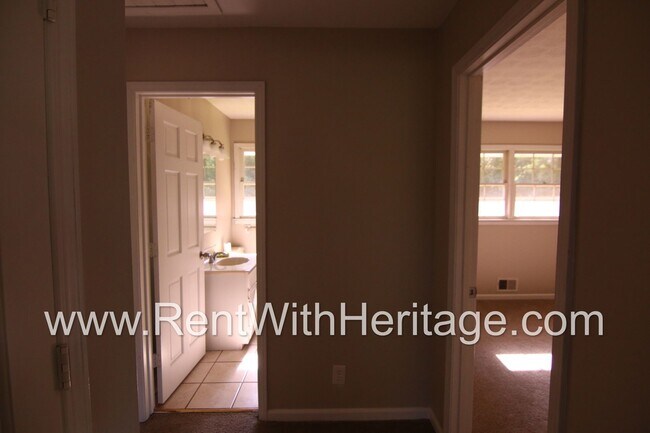 Building Photo - Charming Newly Renovated 3bd/ 2ba/ Gorgeou...