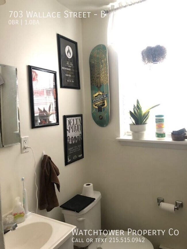 Building Photo - 703 Wallace St