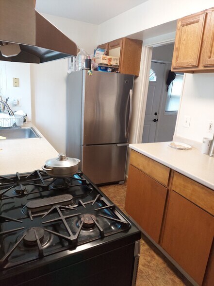 Kitchen - 5220 10th Plz S