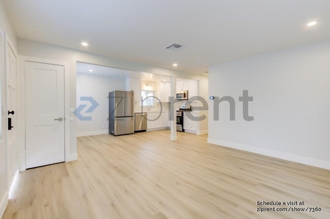 Building Photo - Unit C