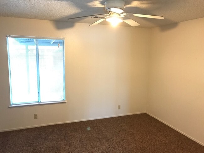 Building Photo - 5233 W Iris Ct