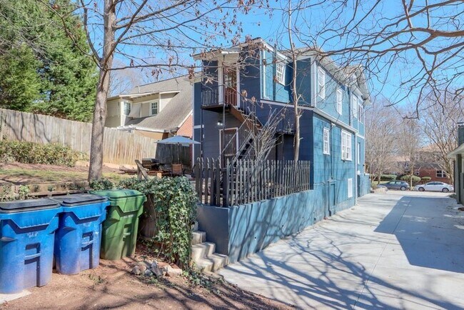 Building Photo - 594 Seminole Ave NE