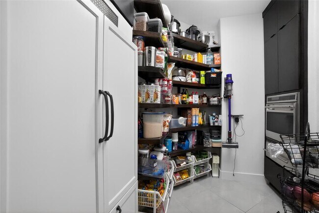 Building Photo - 3627 Stoneridge Rd