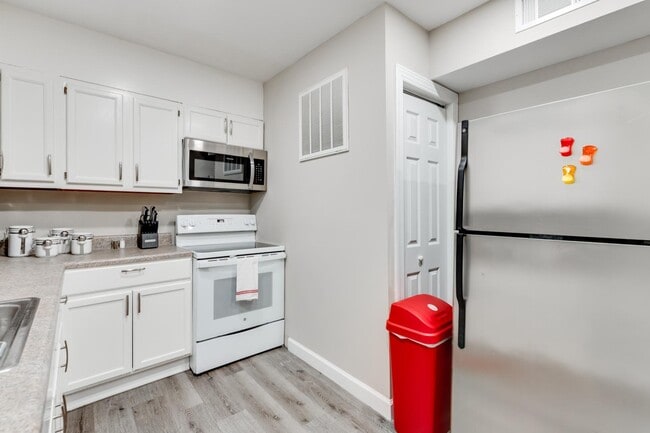 Building Photo - 407 N 3 1/2 Ave