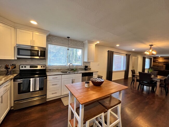 Building Photo - Beautiful one story home in Norfolk