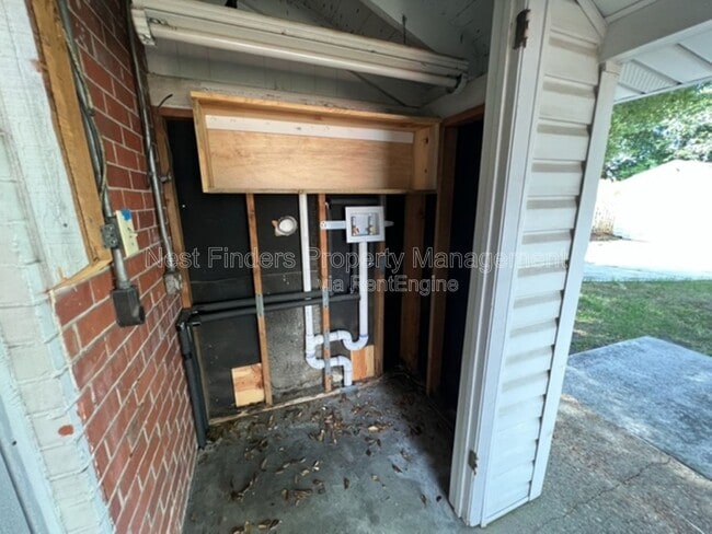 Building Photo - 2144 Southampton Rd
