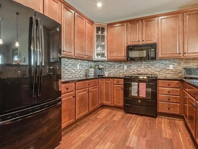 Building Photo - 2 Bed/2 Bath that is beyond expectations!!