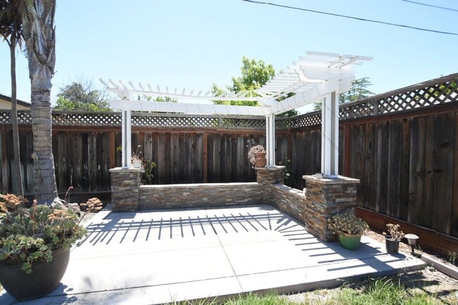 Building Photo - Remodeled and Charming 3 Bedroom 2 Bath Santa Clara Home!