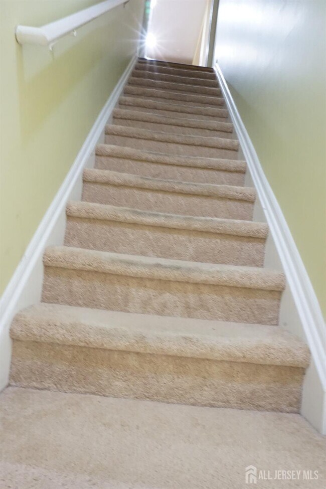 Building Photo - 160 Vasser Dr