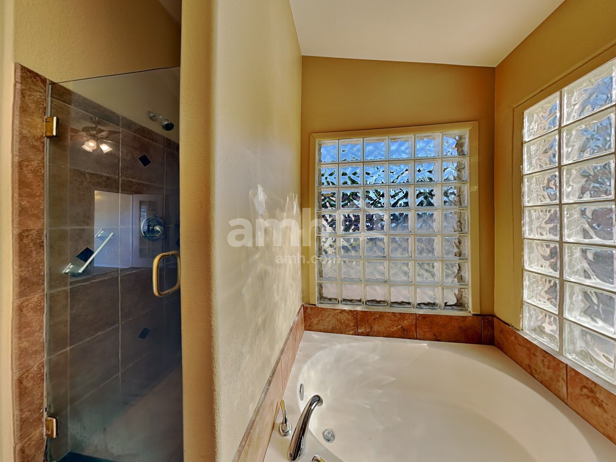 Building Photo - 1925 E Palomino Dr