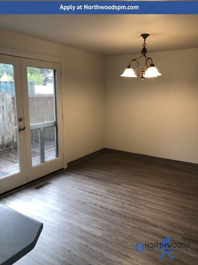 Building Photo - Nice 2 Story 3 Bedroomd 2 Bathrooms-Townhome