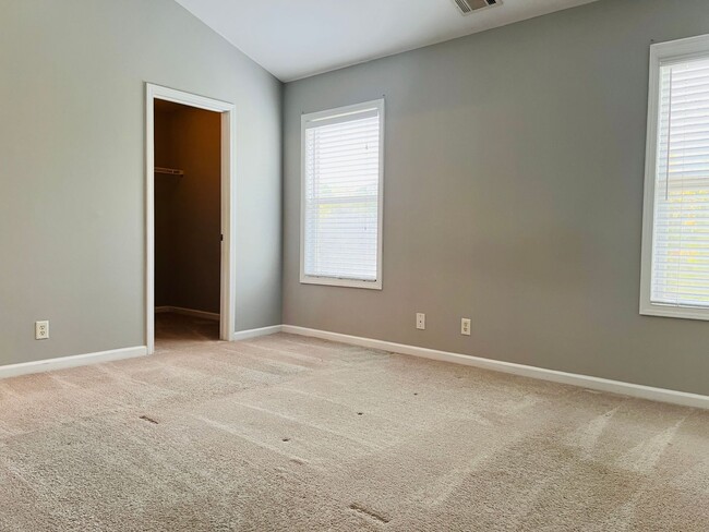 Building Photo - HOA community, swim/tennis, 2 bed, 2bath, ...